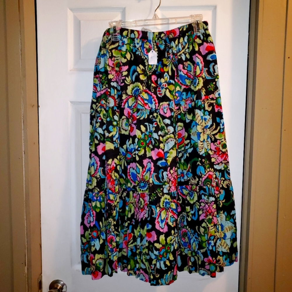 Med colorful skirt it's a drawstring . Beautiful